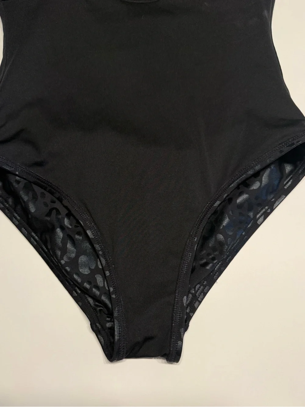 DKNY Women’s Black Leopard Print One Piece Swimsuit Tummy Control Size XS NWOT